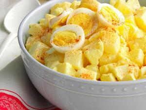 سلطة البطاطا والبيض