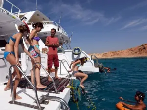 Red Sea resorts in Egypt will not welcome tourists under 16 years old. Do you agree with this decision? (Mohamed el-Shahed/ AFP)