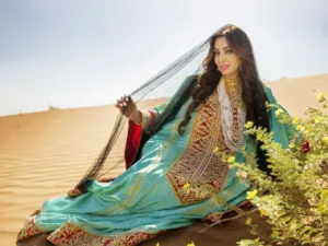يتميز اللباس الإماراتي التراثي بكونه يستطيع أن يجمع بين الأصالة والحداثة

أزياء تراثية للعروس الإماراتية