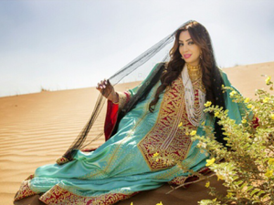 يتميز اللباس الإماراتي التراثي بكونه يستطيع أن يجمع بين الأصالة والحداثة

أزياء تراثية للعروس الإماراتية