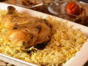 طبق المجبوس الإماراتي بالدجاج‎