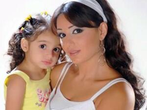 Dima Al Jundi with her daughter