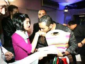 Tamer kissing hand of Kuwaiti fan