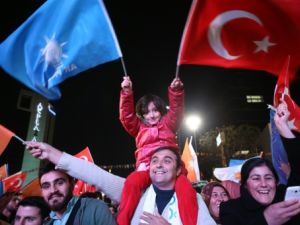 حزب اردوغان يستعيد الاكثرية المطلقة في البرلمان التركي

