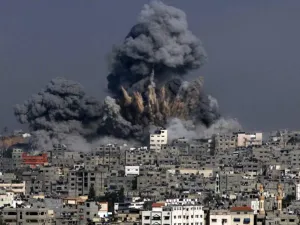 Heavy smoke billows from a section of Gaza City in the Gaza Strip following an Israeli military strike. (AFP/ File Photo)