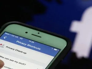 انخفضت قيمة أسهم فيسبوك حوالي 50 مليار دولار، بسبب تلك الفضيحة 