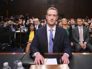 اعتذر مارك أمام مشرعين أمريكيين عن إساءة استخدام موقع التواصل الاجتماعي لبيانات مستخدميه 