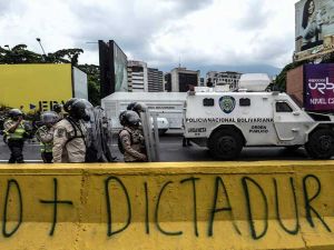 مسلحون يهاجمون مستشفى في فنزويلا بداخله 54 طفلا
