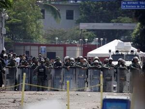 دبلوماسيون كولومبيون يضطرون لمغادرة فنزويلا سيرا على الأقدام