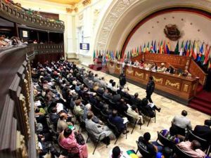 المحكمة العليا في فنزويلا تبطل كل قرارات البرلمان
