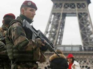 تعتزم الوزارة خصوصا تحديث العتاد الفردي للعسكريين البالغ عددهم 200 الف عسكري 