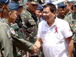 الالاف يحتشدون أمام البرلمان الفلبيني قبل الخطاب الأول لدوتيرتي حول حالة الأمة