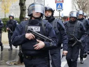 احتجاز رهائن في بلدة روبيه الفرنسية على حدود بلجيكا ووقوع إصابات
