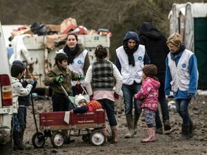 فرنسا تبني مخيما للاجئين بمعايير دولية في شمال البلاد
