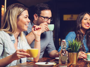 يعجز الدلو عن تقبل النقد مهما كان شكله أو مصدره