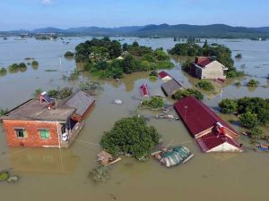 مصرع ما لايقل عن 237 شخصاً نتيجة الأمطار والفيضانات في الصين