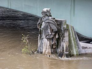 مقتل 15 شخصا مع عودة الفيضانات إلى وسط فيتنام
