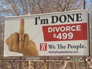 A billboard advertising divorce services (Twitter)