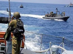 زوارق اسرائيلية تفتح النار صوب مراكب صيادين فلسطينيين قبالة ساحل غزة
