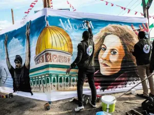شارك في المظاهرة عدد من رجال الدين اليهود، وبعض الجماعات اليهودية المناهضة للصهيونية 
