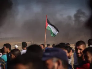 يطالب المحتجون برفع الحصار الإسرائيلي المفروض على قطاع غزة منذ منتصف عام 2007

