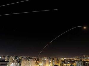 مئات الصواريخ على جنوب إسرائيل.. وغارات توقع قتلى في غزة
