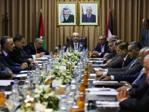 تعثر تسلم السلطة الفلسطينية هيئتين حكوميتين بغزة