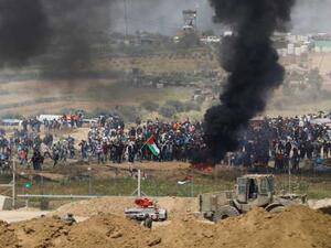 مواجهات بين المتظاهرين الفلسطينيين والجيش الاسرائيلي على حدود غزة 