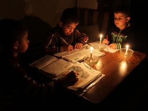 يعاني قطاع غزة من نقص حاد في التيار الكهربائي، منذ 2006 