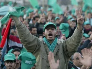 متظاهرون مؤيدون لحركة حماس