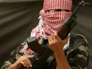 عنصر مسلح من كتائب عز الدين القسام في قطاع غزة