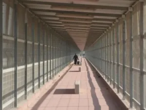 كاهن فلسطيني في معبر ايريز