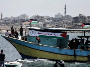 سفينة الحرية تحمل على متنها مرضى وجرحى وخريجي جامعات فلسطينية عاطلين عن العمل
