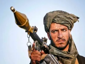 يبلغ عدد مقاتلي طالبان ما بين 20 إلى 40 ألف شخص يحملون السلاح