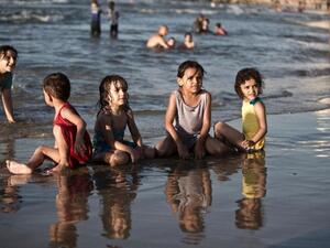 Children play in the water in Gaza City (AFP/File Photo)