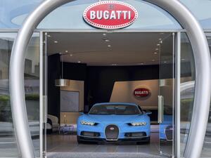 دبي بشكل خاص والإمارات بشكل عام ليست مكاناً غريباً لتحتضن أكبر صالات عرض الشركات كونها مركز اقتصادي متميز وتعتبر أحد أهم الأسواق لشركات السيارات العالمية بلا استثناء