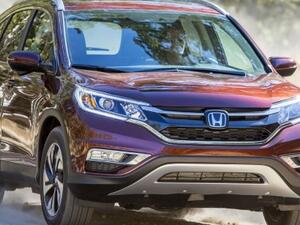 يوفر تصميم سيارات الكروس أوفر عملانية أكبر من سيارات السيدان الصغيرة عند المقارنة،