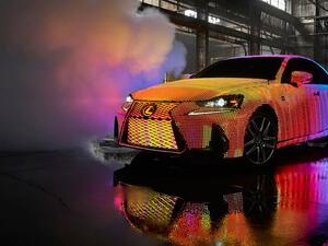 لكزس تكشف عن IS مغطاة بـ 41,999 ضوء LED