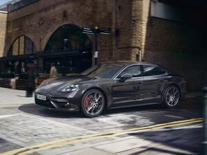 بدأت بورش تطوير الجيل الجديد من باناميرا في 2012 وتحديداً عند الكشف عن Sport Turismo الاختبارية