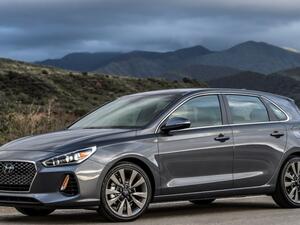 تعتبر النترا GT فئة شبيهة بـ i30 هاتشباك التي تباع في الأسواق الأوروبية بينما تتجه النترا GT إلى السوق الأمريكي ولا نعلم أي السيارتين ستصل إلى أسواقنا المحلية