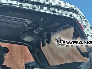 ميكانيكياً, ستحصل جيب رانجلر الجديدة كلياً على محرك 4 سلندر تيربو جديد لأول مرة سعة 2.0 لتر بقوة 300 حصان تقريباً