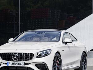 حصلت S-Class كوبيه وكابروليه على تحديثات شملت الواجهة الأمامية والخلفية وبعض الأنظمة والمحركات، حيث حصل على مصابيح أمامية LED محدثة