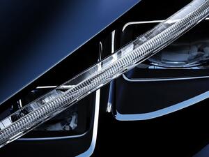 نشرت نيسان صورة تشويقية لمصباح السيارة الأمامي الذي يحوي مصابيح LED منفصلة يعلوها شريط LED خاص بالإضاءة النهارية