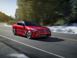 كيا تطلق سيارة ستينغر الجديدة قريباً في دبي