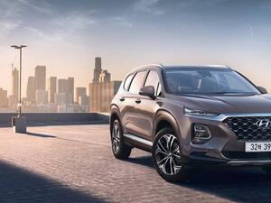 تتميز هيونداي سانتافي 2019 الجديدة كلياً بواجهة مميزة عن جميع سيارات الشركة والتي تدمج مابين ملامح هيونداي i30 وكونا