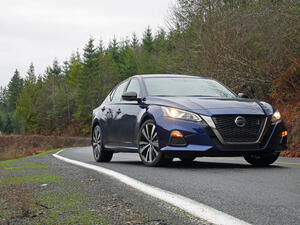 سيارة نيسان ألتيما الجديدة في أبوظبي 