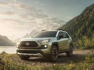 تقول تويوتا إن سيارة RAV4 هي السيارة الأكثر مبيعاً في أمريكا الشمالية