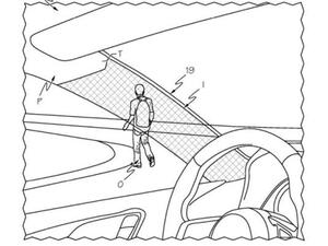 تويوتا بحسب براءة الإختراع التي تم نشرها فإنها تريد إستخدام تقنية تقوم بنشر الضوء حول الأجسام خلف الزوايا وتعطي إنطباع إفتراضي لما تبدو عليه الرؤية في الخارج.