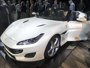 أول ظهور لسيارة فيراري بورتوفينو في دبي معرض دبي الدولي للسيارات 