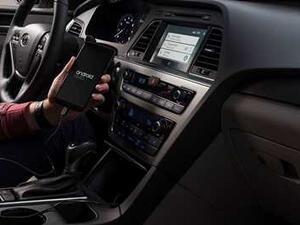 أعلنت الشركة الكورية أنها سيارتها هيونداي سوناتا 2015 أصبحت أول سيارة في العالم مزودة بنظام اندرويد اوتو المقدم من شركة جوجل